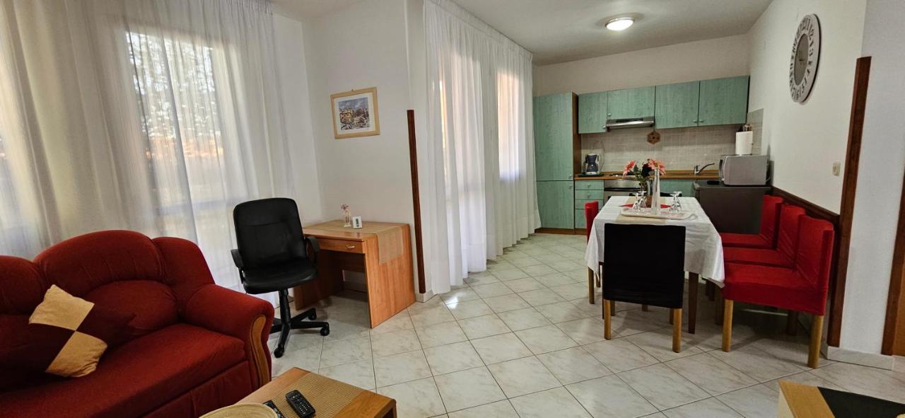 Andela Apartment プーラ エクステリア 写真