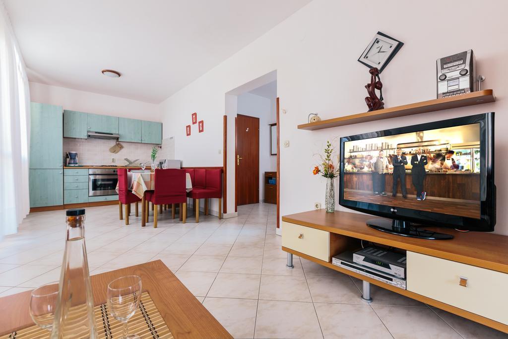 Andela Apartment プーラ 部屋 写真