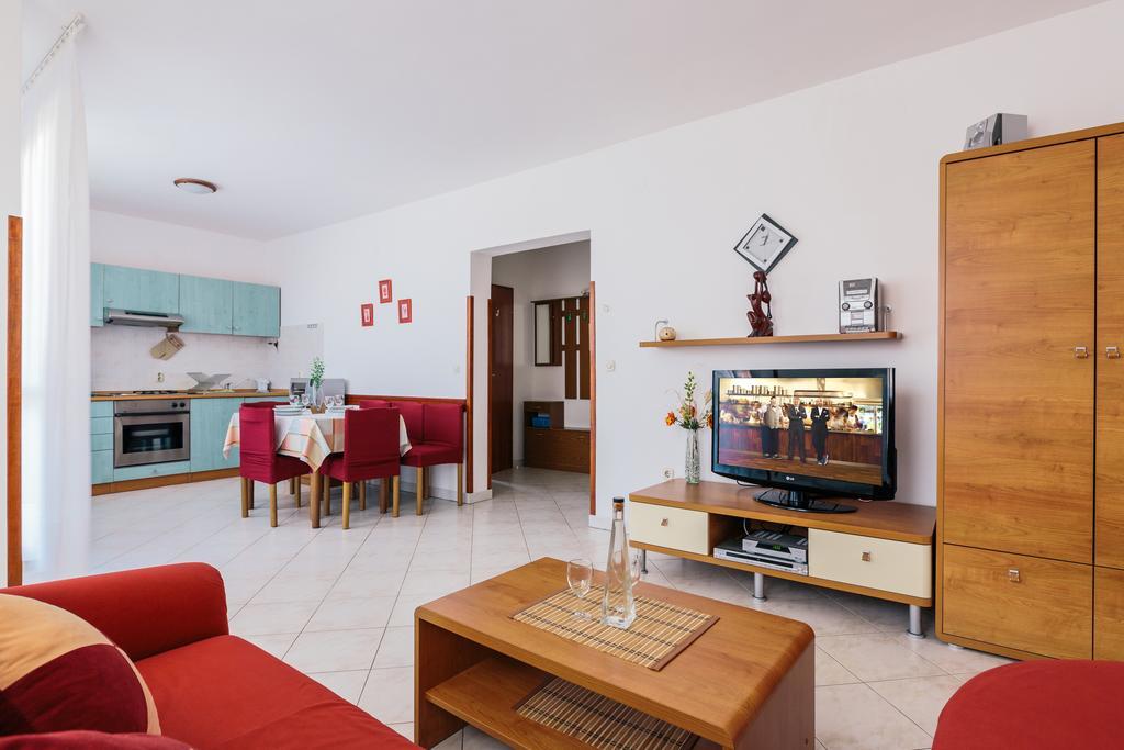 Andela Apartment プーラ 部屋 写真