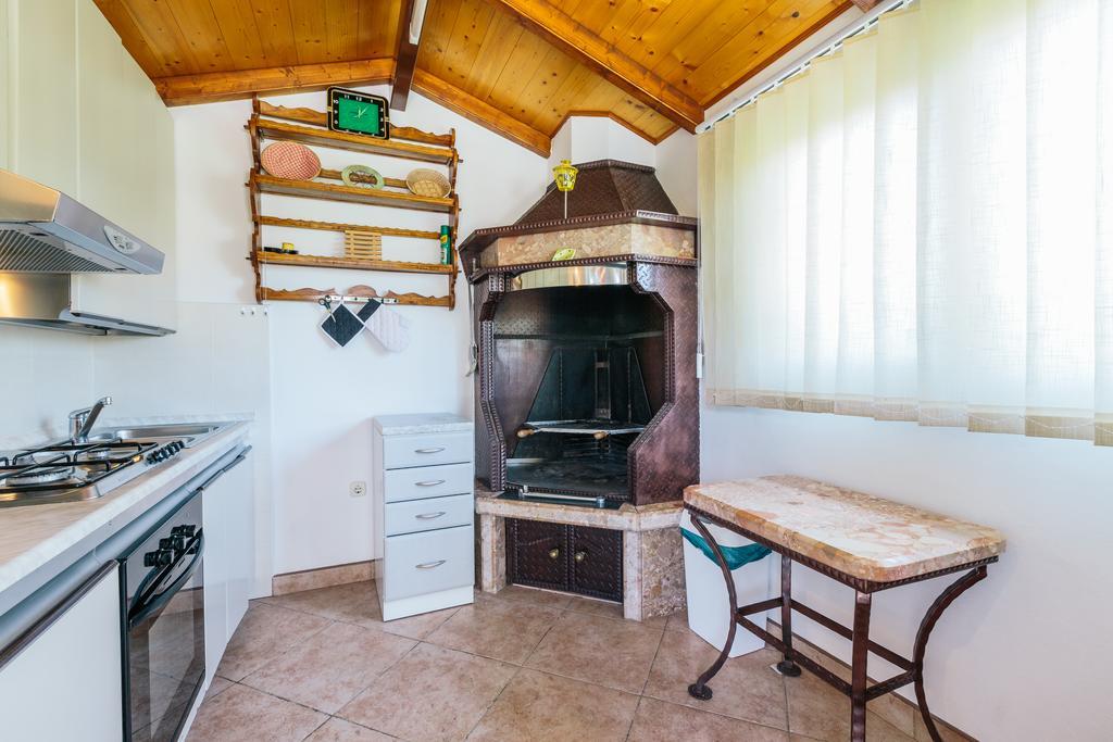 Andela Apartment プーラ 部屋 写真