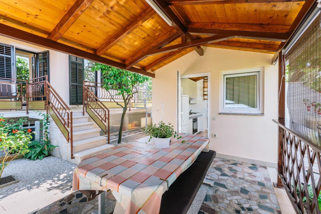 Andela Apartment プーラ 部屋 写真