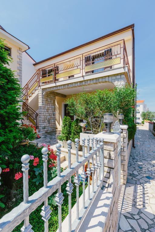 Andela Apartment プーラ 部屋 写真