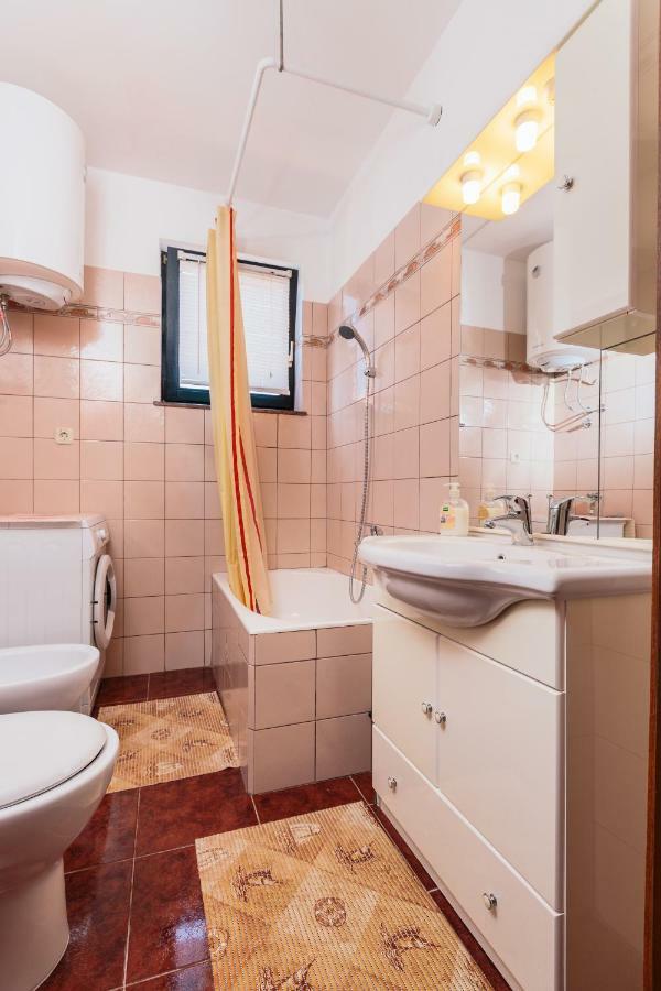 Andela Apartment プーラ エクステリア 写真
